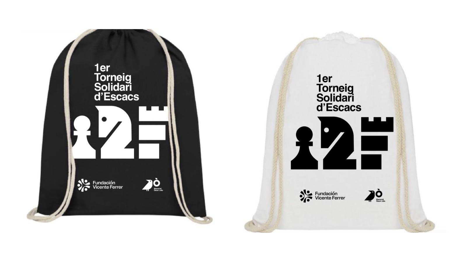 Les motxilles del I Torneig Solidari d'Escacs, en negre i en blanc